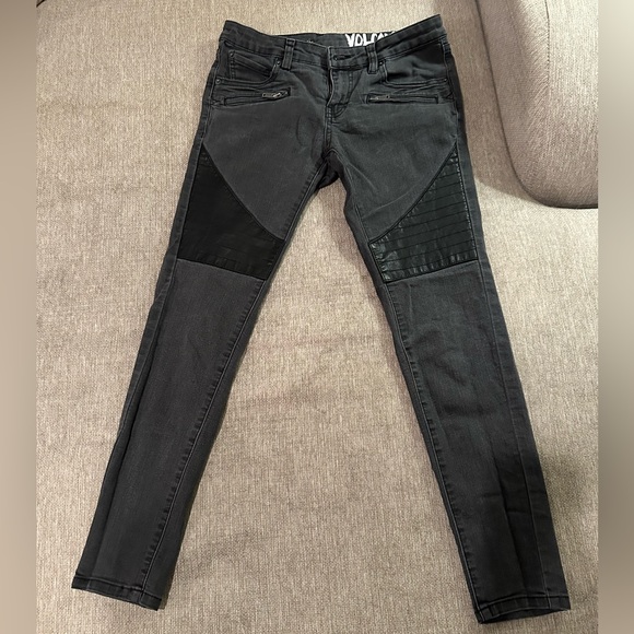 Volcom Denim - Black Volcom Jeans. Size 26.